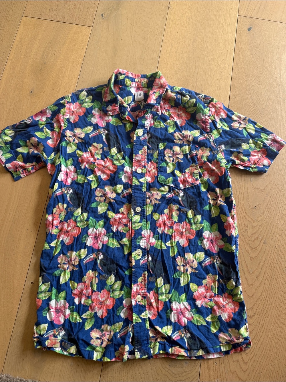 Cute Gap hawaiian shirt
